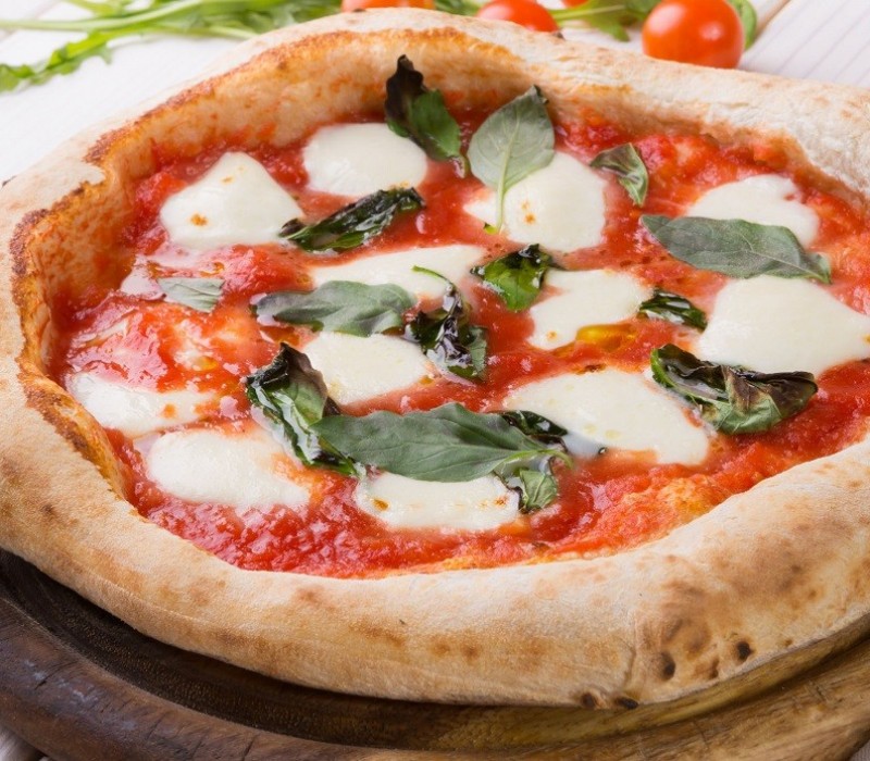 Naples' tastes: the history of Pizza